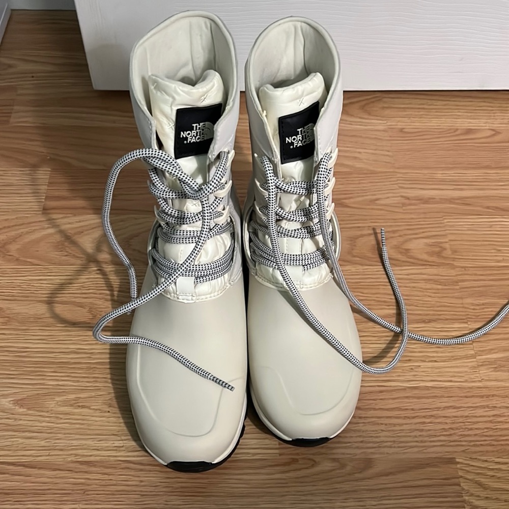 Brand new north face snow boots